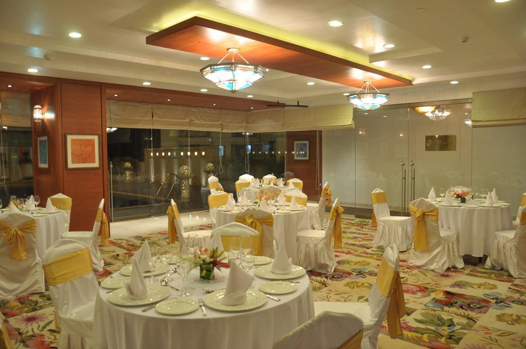 Royal Tulip Navi Mumbai Hotel Exterior photo